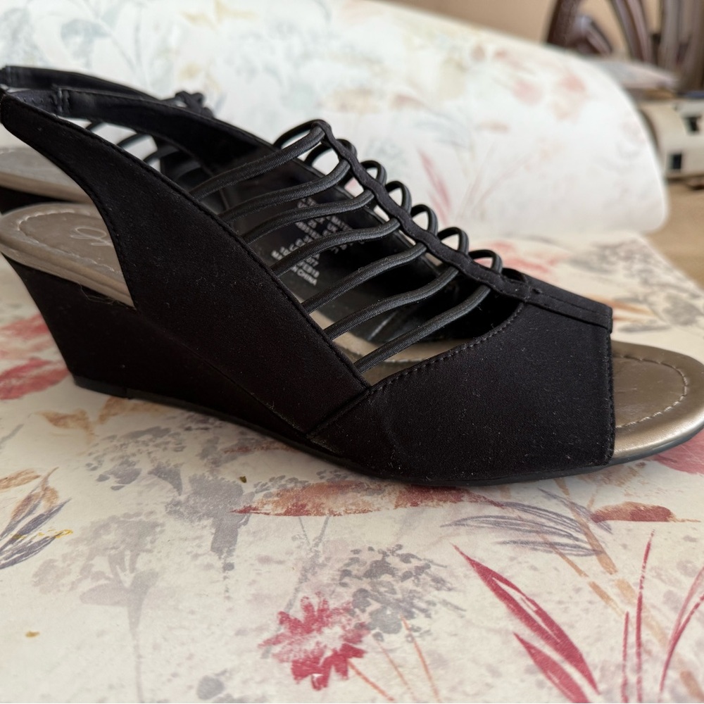 Chic Black Wedge Sandals